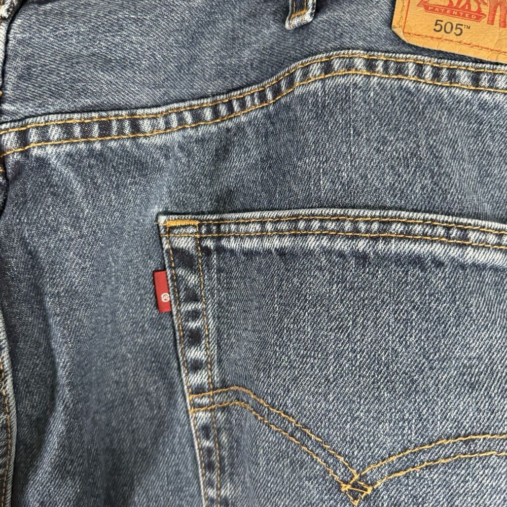Levis 505 Jeans Men's 46x32 Medium Wash Blue Denim 5 Pocket Tapered Cotton Blend - Picture 8 of 12